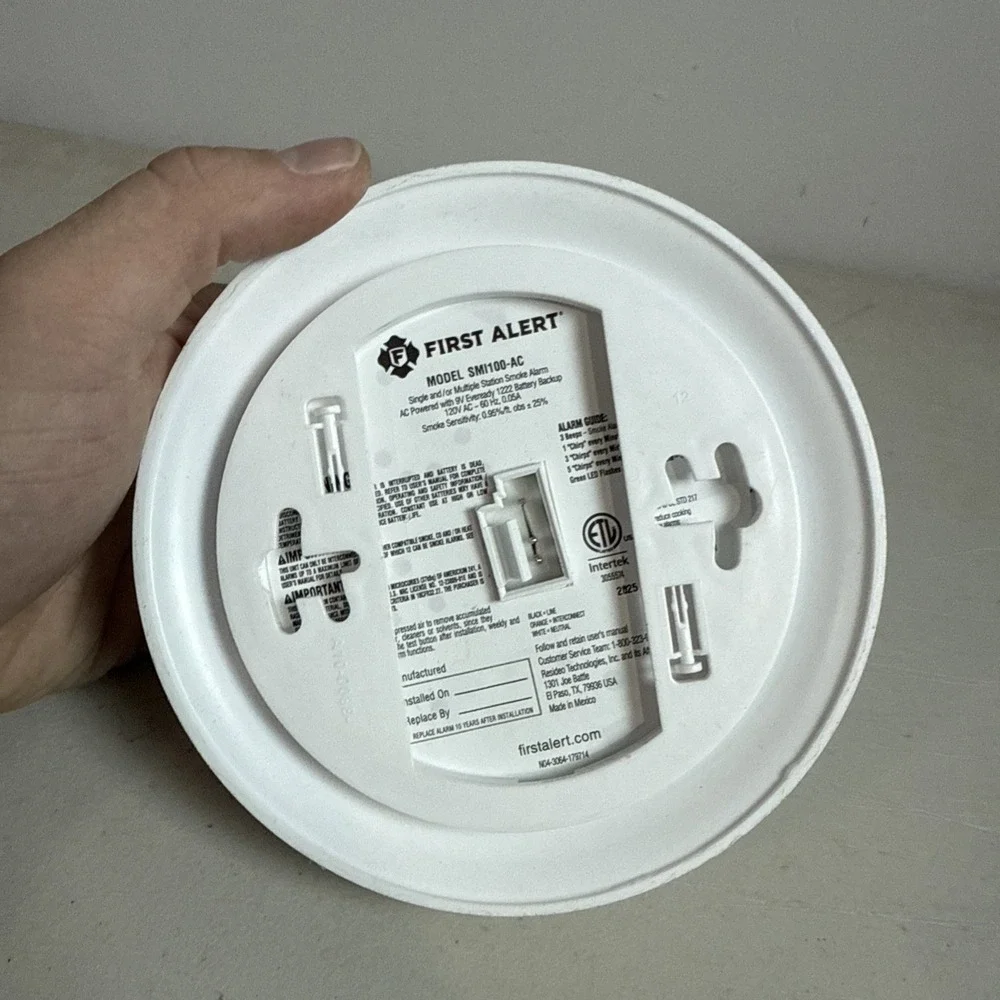 First Alert SMI100-AC Smoke Detector & Alarm, AC Powered Battery Backup